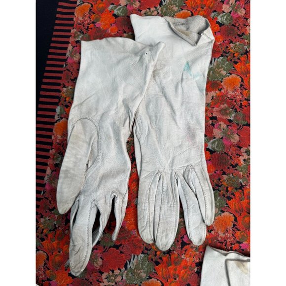 6 pr Vintage Gloves 50s to 70s White Leather With Flaws - Picture 12 of 14